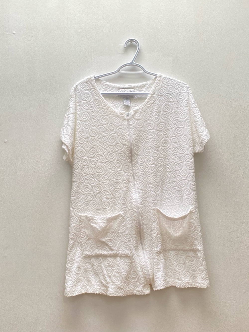 Vintage - White Swirly Retro Terrycloth Beach Cover-up